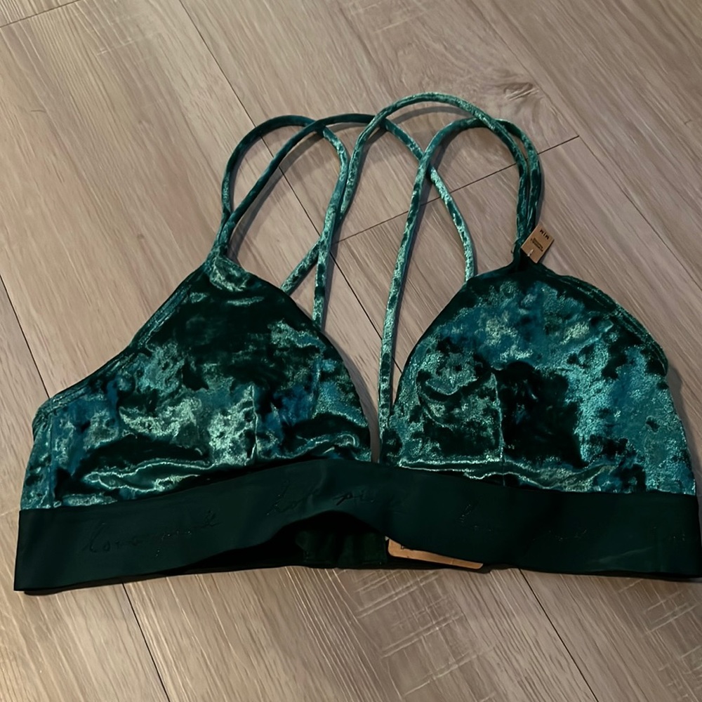 NWT Victoria’s Secret velvet green bra